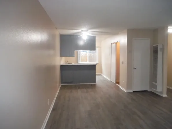 38568 10th St E APT 2, Palmdale, CA 93550