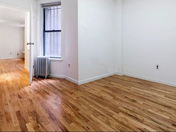 3rd image of 310 W 95th St APT 1B
