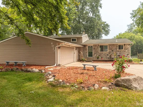 8027 Main St, Whitmore Lake, MI 48189