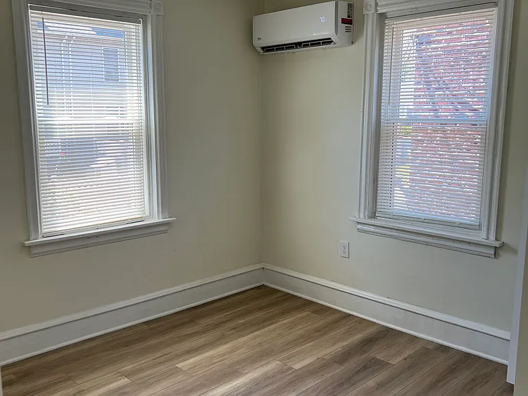 2118 W 8th St — Photo 13