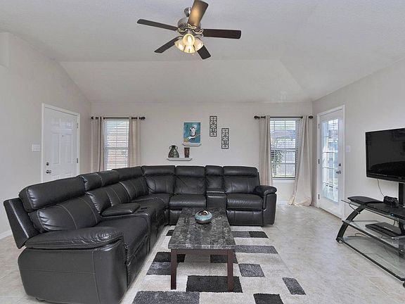 4th image of 14333 Williamsburg Dr