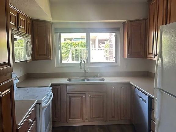 3rd image of 6816 Hyde Park Dr Unit K