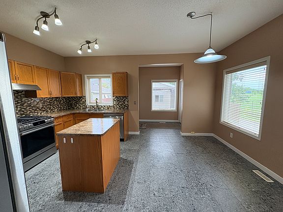 3rd image of 136 Bothwell Pl