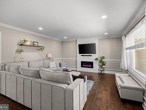 4th image of 47 Genesee Ln