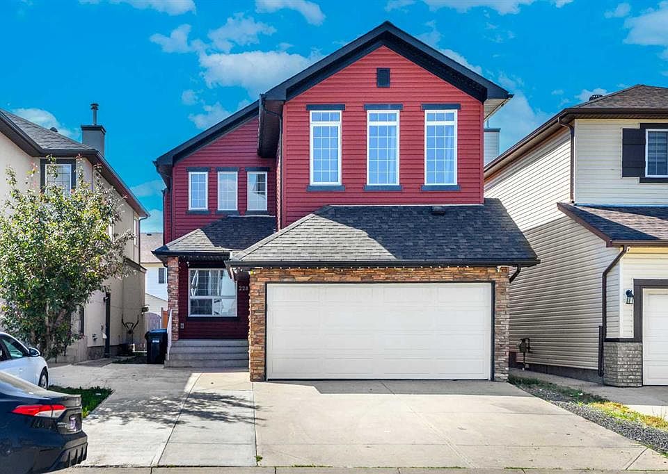 1st image of 228 N Saddlecrest Way NE
