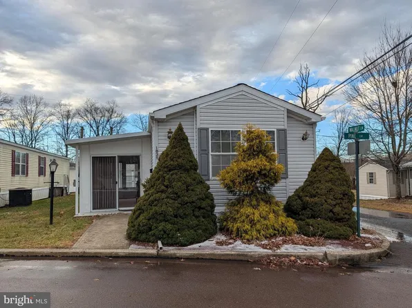 1039 Pine Cir, Telford, PA 18969