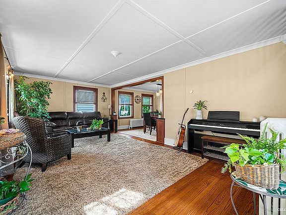 4th image of 342 E York Ave