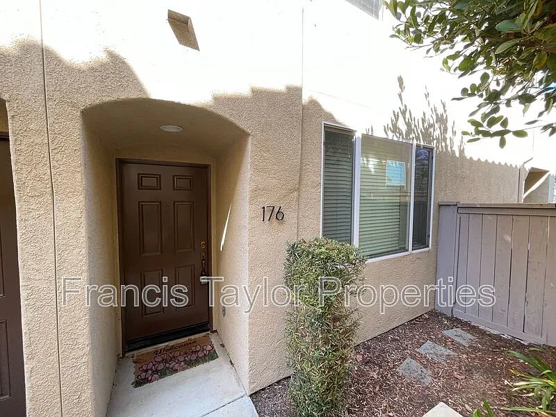 2 bed, 2.5 bath, 1279 sqft, $3,295 — Photo 3