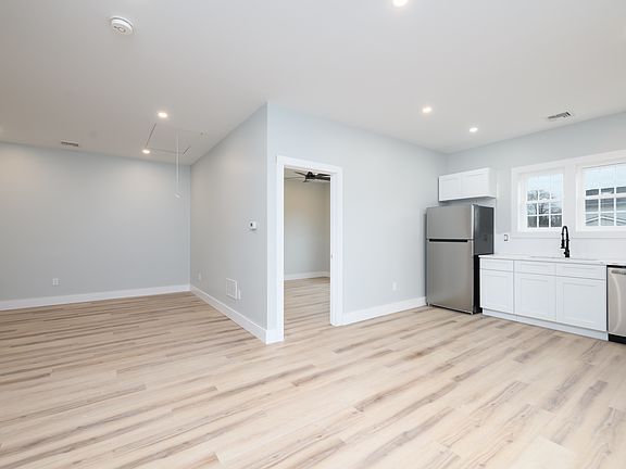 5th image of 18 Georgia Ave