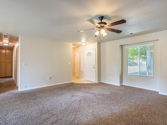 4th image of 3704 Vinewood Dr