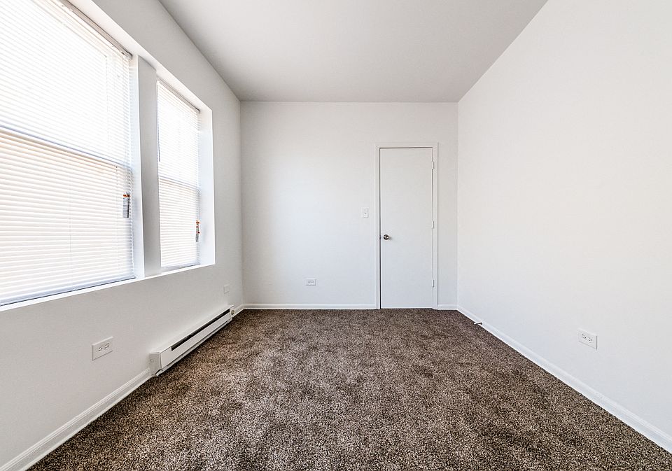 Bedroom at 5100 W Monroe