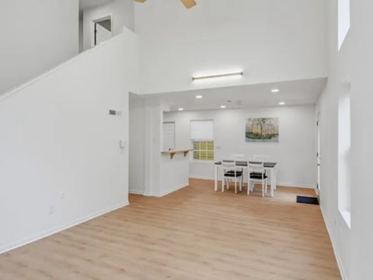 1515 Mills Dr — Photo 3