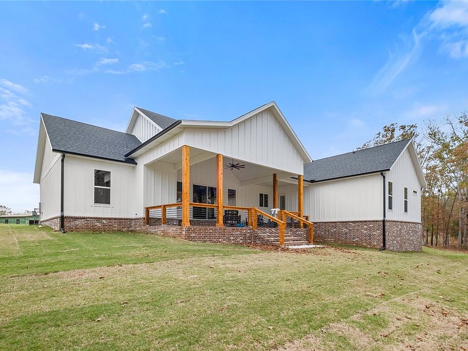 2nd image of 560 Forest Dr