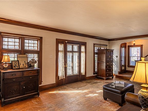 5th image of 966 E Cantrell St