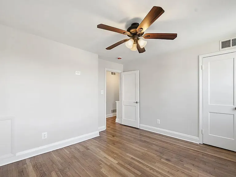308 Georgia Ave NE — Photo 18