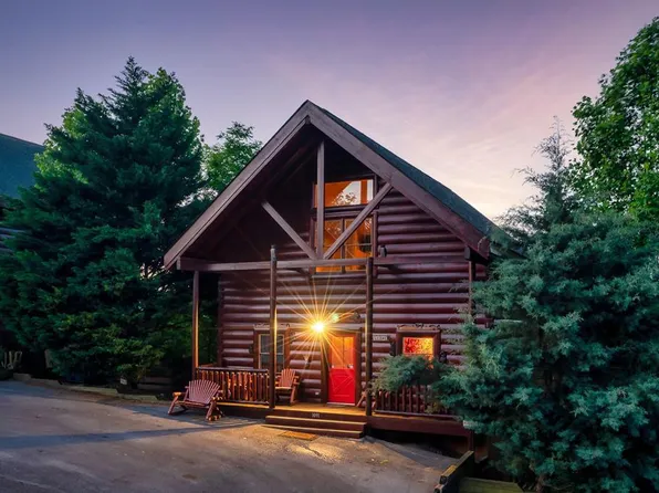 1091 Towering Oaks Dr, Sevierville, TN 37876