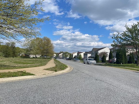 4th image of 432 S Barrington Ct