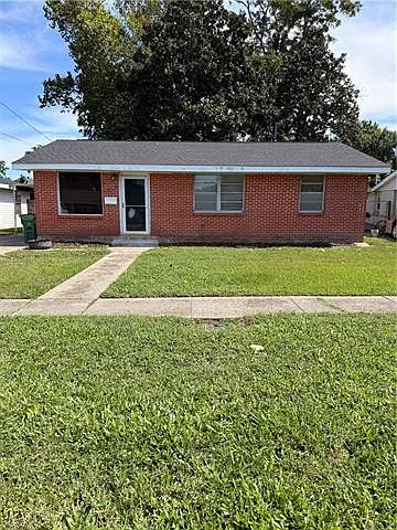 3 bed, 1.0 bath, 900 sqft, $1,800 — Photo 1