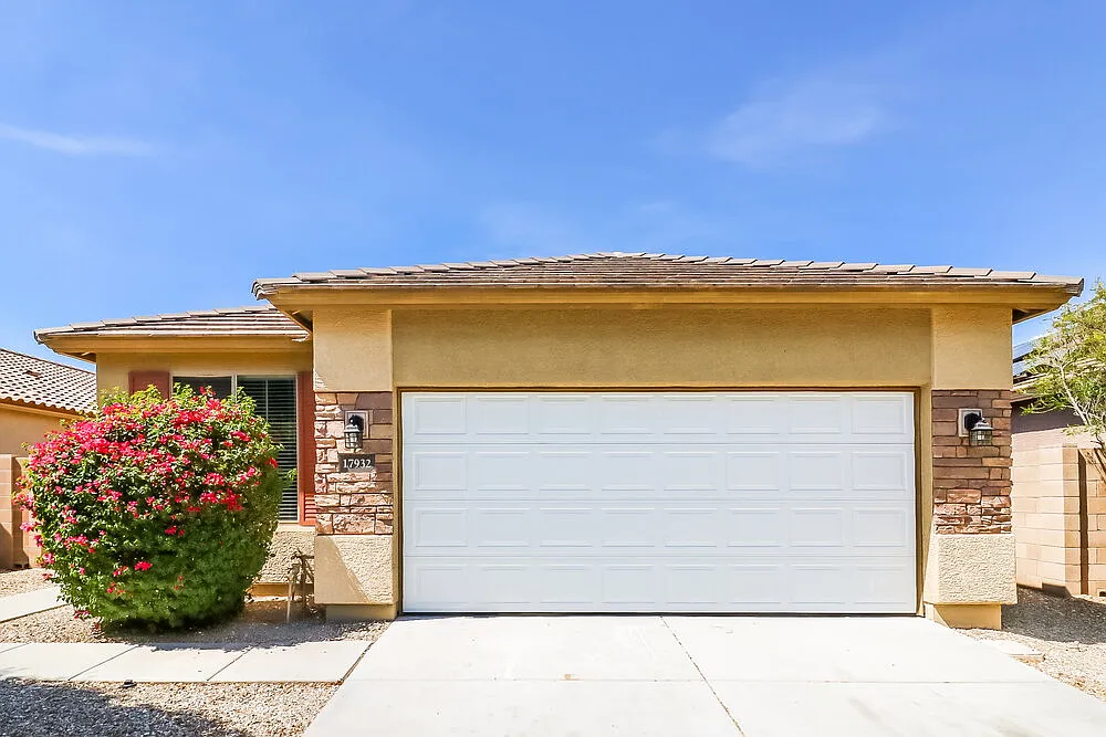 3 bed, 2.0 bath, 1681 sqft, $2,125 — Photo 1