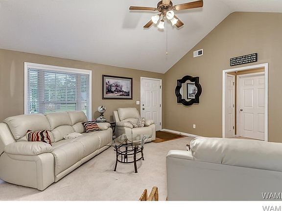 3rd image of 13800 Blake Dr