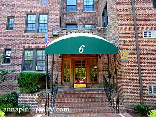 Sold by Anna Pinto Realty | media 32