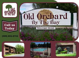 409 Old Orchard Dr APT 10, Essexville, MI 48732