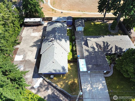 4th image of 5722 44th Avenue E