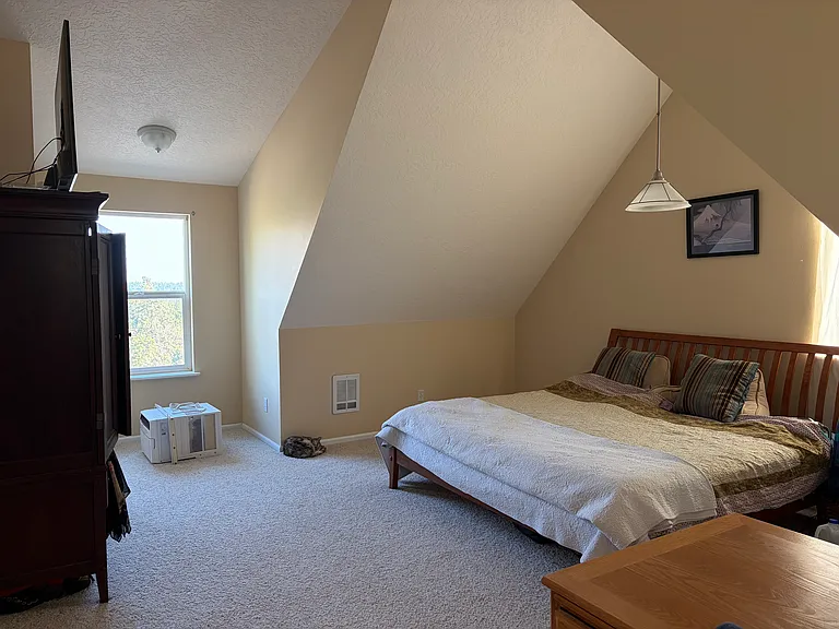 SW Wickiup Ave — Photo 4