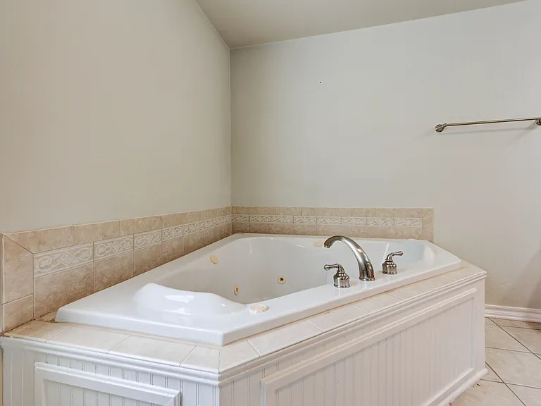 2529 NW 26th St — Photo 51