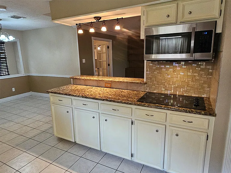 3414 Knob Hill St — Photo 9