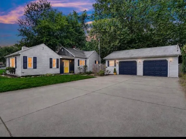 2696 Edgewood St, Portage, IN 46368