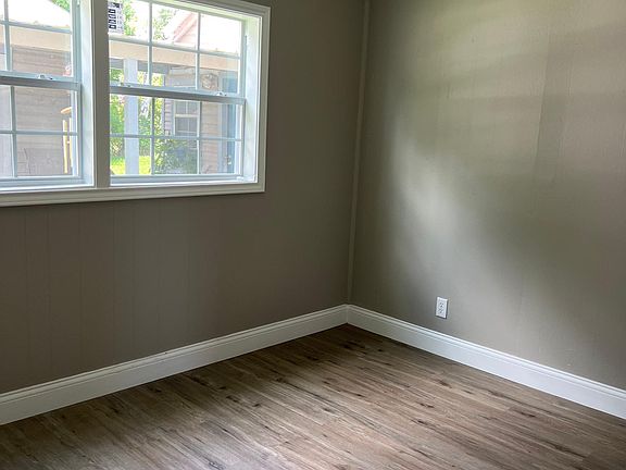 5th image of 1813 Carver St