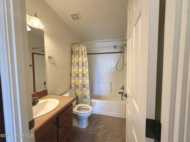 1116 Samantha St — Photo 37
