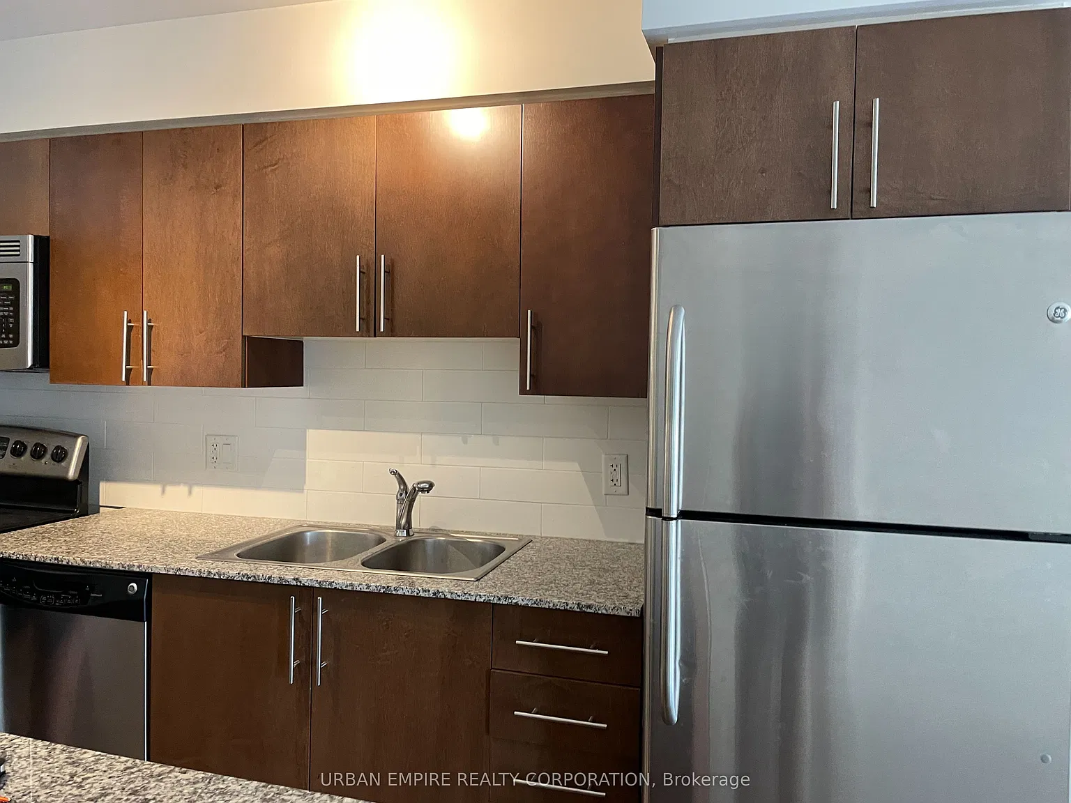 2191 Yonge St — Photo 3