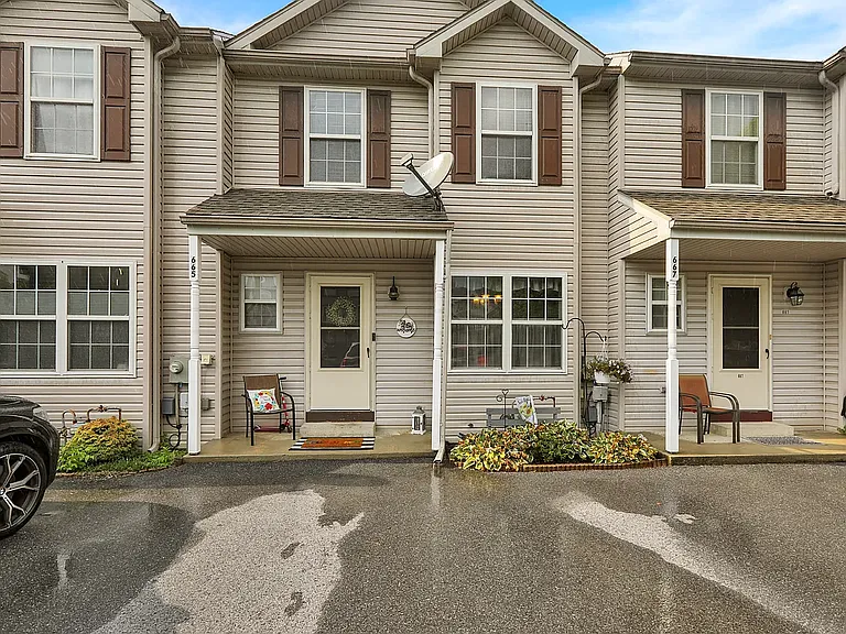 665 Walnut Tree Dr #665 — Photo 1