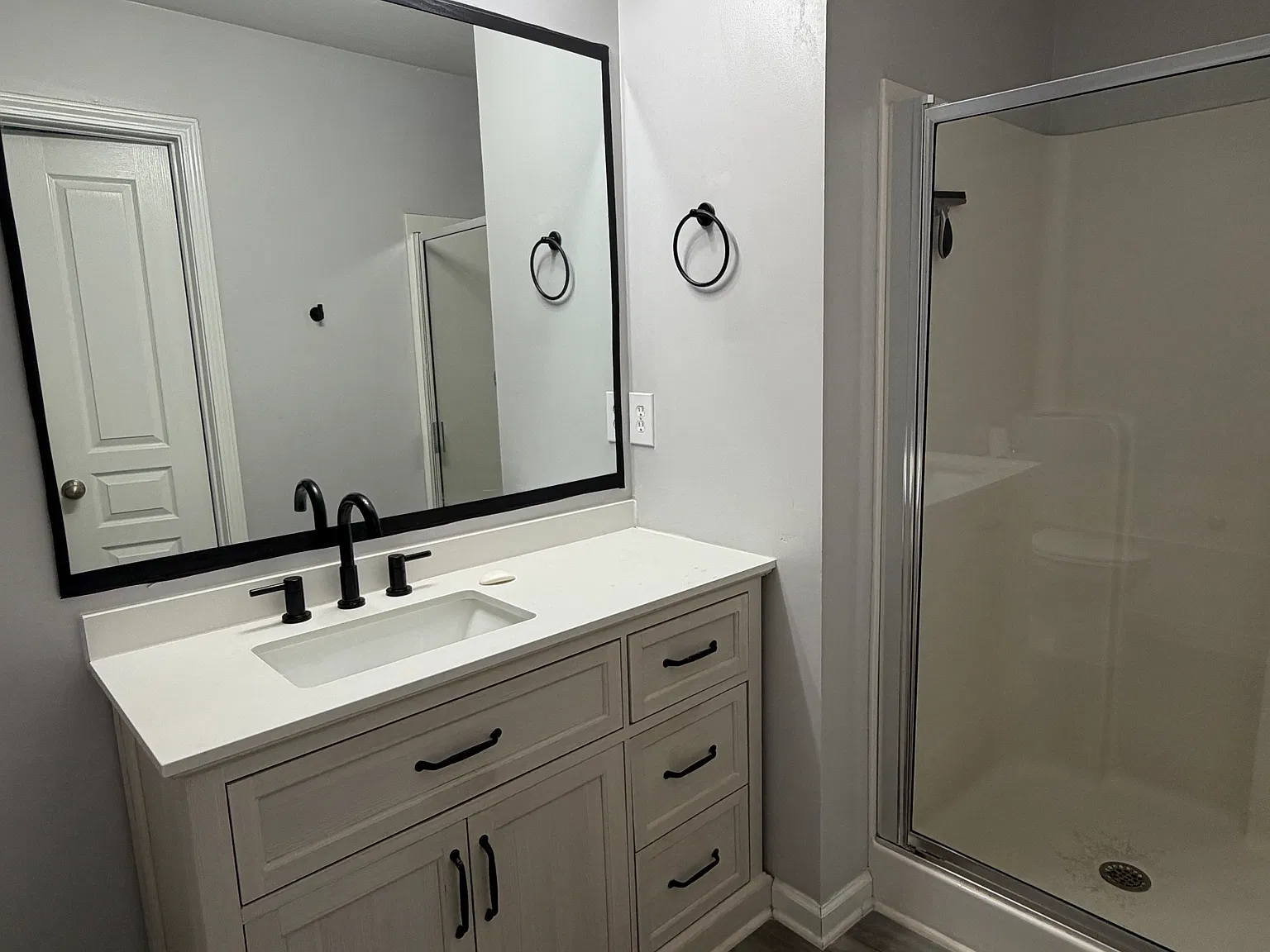 3 bed, 2.5 bath, 1800 sqft, $2,300 — Photo 2