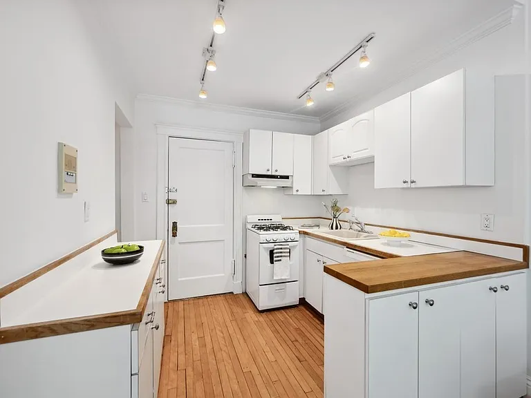7 Linnaean St #1 — Photo 8