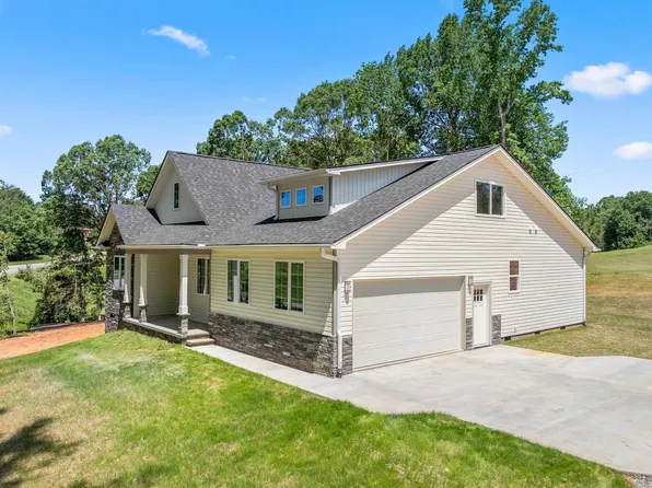 3135 E Croft Cir, Spartanburg, SC 29302