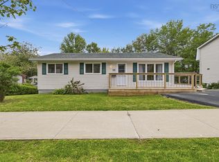 35 Smokey Dr, Halifax, NS B4C 3B5