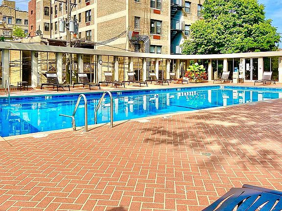 2nd image of 1960 N Lincoln Park West Ave #502
