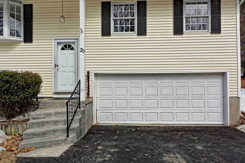 4th image of 20 WHIPPLETREE Road