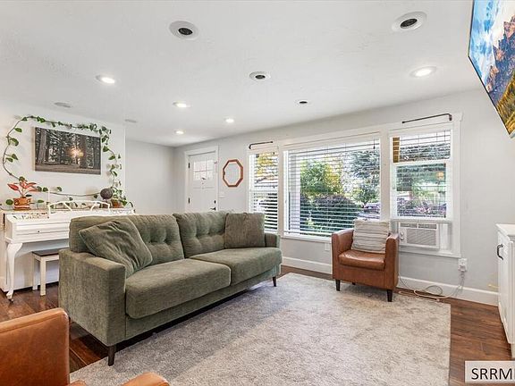 4th image of 115 Elm Ave