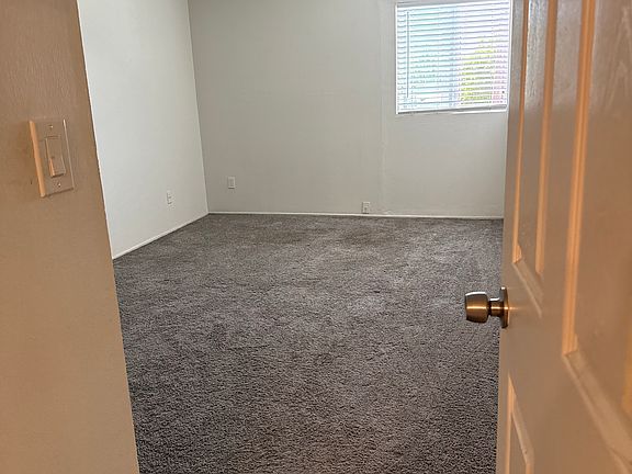 5th image of 3933 Jewell St APT B11