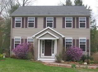 27 Spruce Ln, Northampton, MA 01062