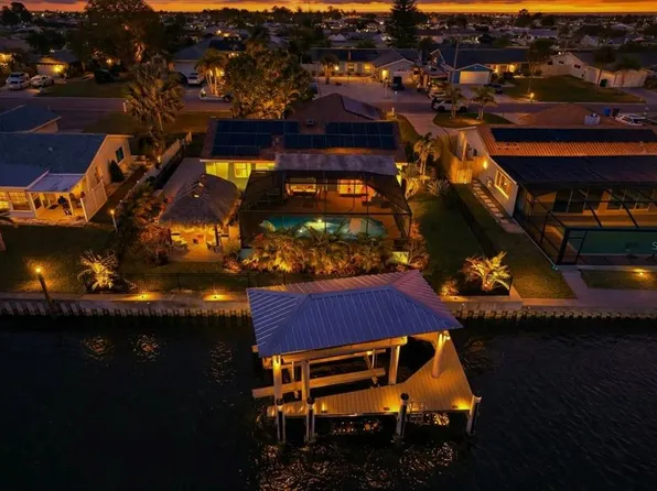 1016 Spindle Palm Way, Apollo Beach, FL 33572