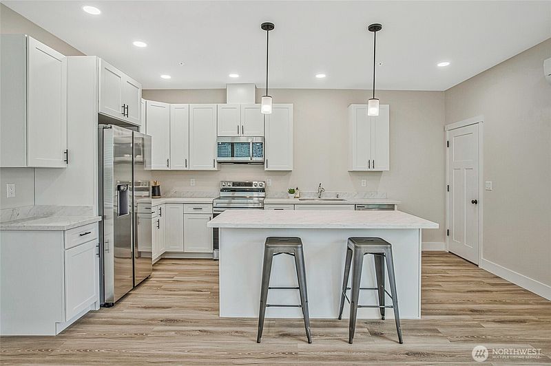 2nd image of 1402 E 51st Street