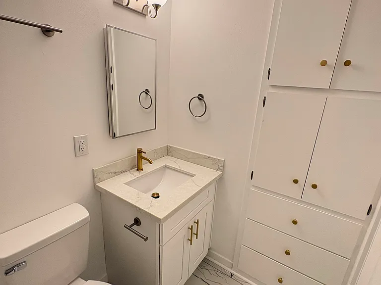 2345 Minor Ave E #14 — Photo 12