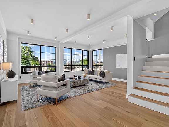 5th image of 31 Bayview Ave #2