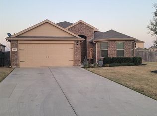 151 Creekview Dr, Azle, TX 76020