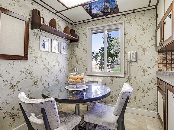5th image of 946 Santa Clara Pl